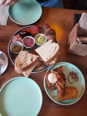 Fellnasen Frühstück für zwei Personen at Katzentempel - Nürnberg in Nuremberg