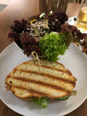 Tempelsandwich (seitan with chili sauce) and salad with balsamic orange dressing  at Katzentempel - Nürnberg in Nuremberg