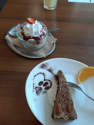 Gf mousse au chocolat cake and almond/berry dream at Katzentempel - Nürnberg in Nuremberg