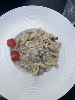 Herkkusienitryffelipasta vegaanisena at Hasta la Pasta in Naantali
