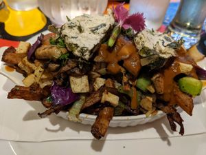 Poutine végane : tofu, légumes, sauce miso et fauxmage vegnature at L'Innocent in Riviere-du-loup