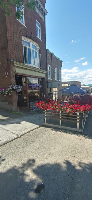 Présence d'une terrasse. at L'Innocent in Riviere-du-loup