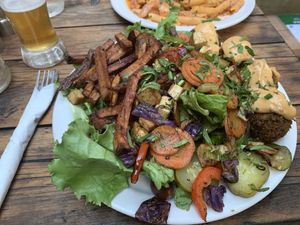 Assiette Falafels maison, mayo chipotle vegan at L'Innocent in Riviere-du-loup