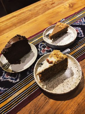 Veganer Karottenkuchen vorne at Drifter Surf Shop & Cafe in Pecatu