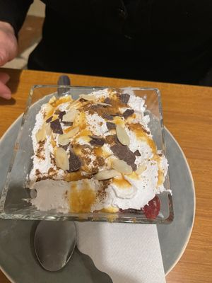 Lebkuchen with whipped cream and cherries  at Vins Vegan in Feistritz An Der Drau