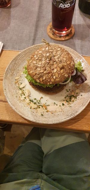 Bohne Nuss Burger, ein Traum at Vins Vegan in Feistritz An Der Drau