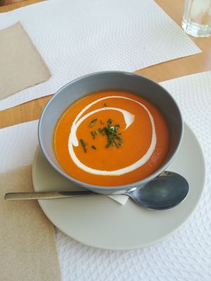 Sopa de tomate at Veggie Cafe in Albufeira