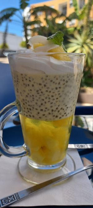 Gelatina de ananás com pudim de chia at Veggie Cafe in Albufeira