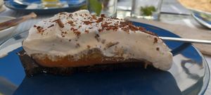 Tarte de oreo com banana e caramelo at Veggie Cafe in Albufeira