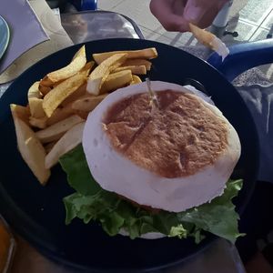 Hamburguer em pão do caco at Veggie Cafe in Albufeira