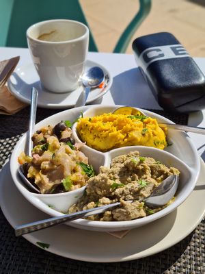 Dips at Veggie Cafe in Albufeira