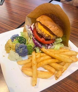 Vegan Burger with chips at Dà ZìRán Shū Shí 大自然蔬食 - Nature's Finest  in Kaohsiung