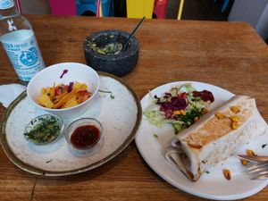 Nachos, Guacamole, Champignon Burito at Comida Taqueria Mexicana in Hamburg