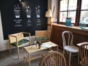 Vegan and vegetarien shop developing soustainibiliy through km zero and avoiding packaging at OUNI in Luxembourg City