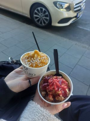 XS Portion mit Mango Soße und Kokos und Himbeer Soße und Gebrannte Mandeln at YOMARO in Dusseldorf