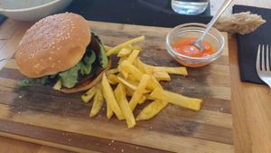 Vegan burguer of tofu with avocado at La Brava in Ourense