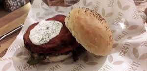 Hamburguesa de verduras de temporada at La Pepita Burger Bar in Ourense