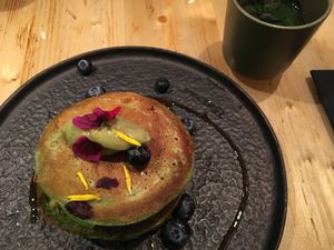  Vegan matcha pancakes with avocado and blueberry at The Avocado Show - Stalpertstraat in Amsterdam
