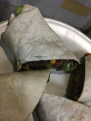 Burrito vegan con fagioli neri e pico de gallo at Insoljto Ristorante in Longiano