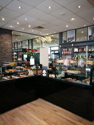 Interior of the restaurant. 
It is possible to have lunch from 12 to 1.30pm, and you can have take aways the rest of the day. at Traiteur Le Cedre in Le Plessis-robinson