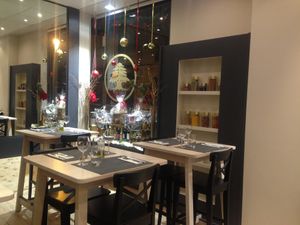 christmas decorations at Traiteur Le Cedre in Le Plessis-robinson