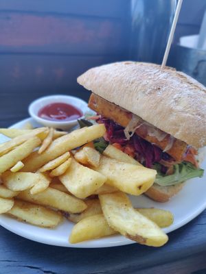 Tofu burger at Scallywags Cafe in Magnetic Island