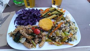 Piatto misto: pasta di riso e verdure, sorgo, mozzariso impanata, verdure miste at Food Love in Piacenza