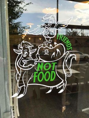 Food Love è un ristorante/gastronomia con cucina 100% vegetale ed è la sede ufficiale dell'Associazione Veg&Joy at Food Love in Piacenza