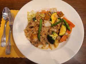 Drunken noodles with tofu and vegetables at Thai 999 Express in Mentor