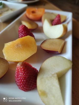 Fruta del desayuno. at Casa Albets in Lladurs