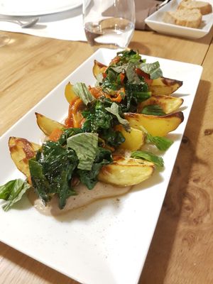 Patatas con espinacas at Casa Albets in Lladurs