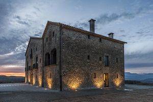 The hotel int he night at Casa Albets in Lladurs