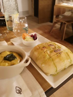 fondue de anacardos con focaccia at Casa Albets in Lladurs