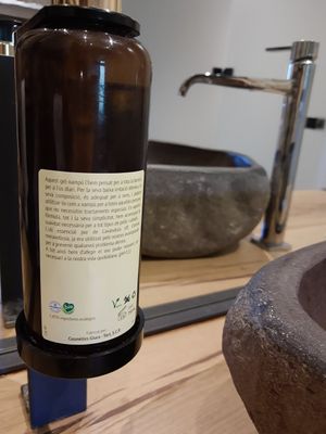 Vegan friendly cosmetics in the rooms at Casa Albets in Lladurs