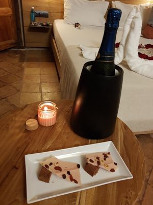 Cava and vegan bon bons at Casa Albets in Lladurs