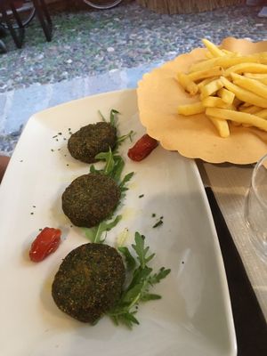 vegan burgers at Trattoria Di Mirko in Alghero