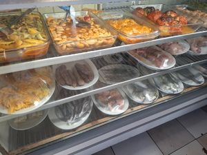 Vitrine met verse gerechten at Women's Cooperative of Petra in Lesvos