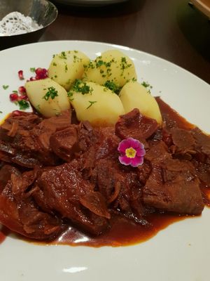 jackfruitgulasch mit salzkartoffeln at CarMaVega in Immenstaad
