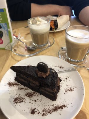 Oreo cake and coffee with oat milk at ETN saladebar in Enschede
