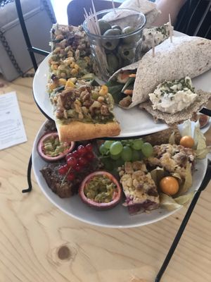 Vegan high tea at ETN saladebar in Enschede