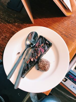 Licorice raw cake and energy ball at Spiregarden in Kristiansand