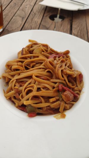Noodles con salsa cacahuete y tofu, riquísimos at El Sibarita in Lanzarote