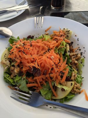 Veganer Salat Caprice mit tofu at El Sibarita in Lanzarote