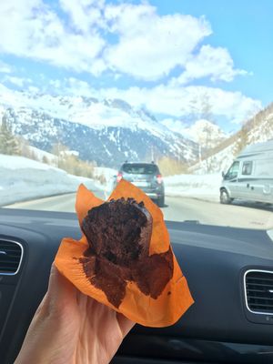 Muffin on-the-go with a beautiful view at Tete-A-The in Argentiere