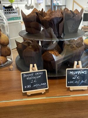 Vegan banana and cocoa muffins at Tete-A-The in Argentiere