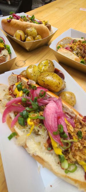 Amazing vegan hot dog and delicious potatoes for the Braderie de Lille 2022 at Pickles in Lille