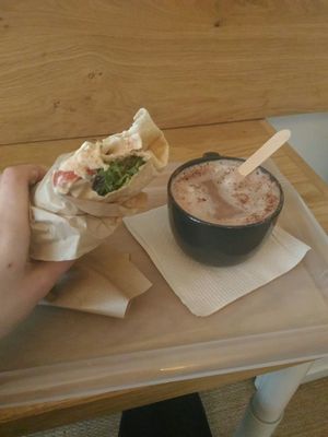 falafel + vegan hot chocolat:)  at Pickles in Lille