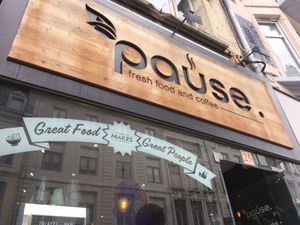 Pause ... and sit outside at Pickles in Lille