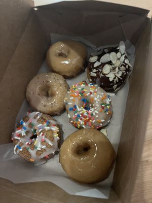 Vg/gf   at Benny's Donuts in Corvallis