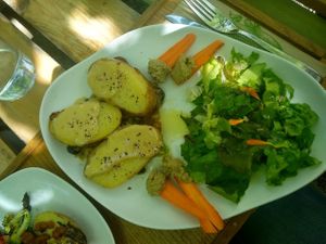 Potato with beans at Esbioesfera in Cardedeu